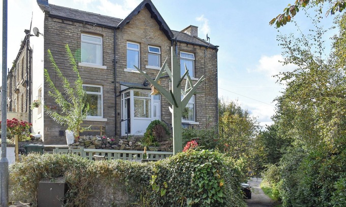 Linthwaite Cottage | Scenic Cottage with Breathtaking Colne Valley Views