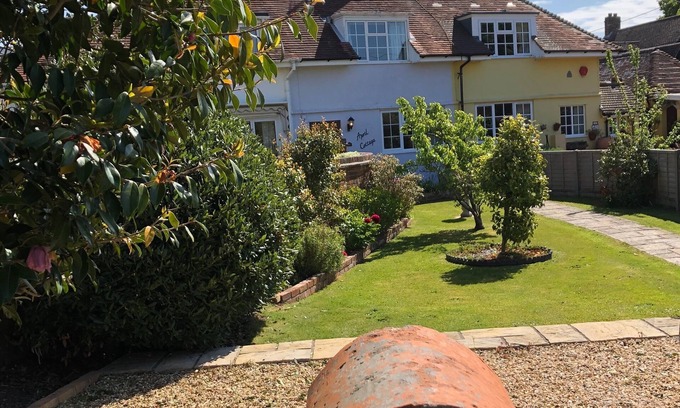 New Forest District Cottage | Charming Cottage Retreat in New Forest Near Scenic Beaches