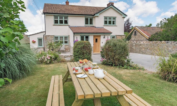 Banwell Cottage | Experience a Cozy Retreat with Ocean View & Hot Tub