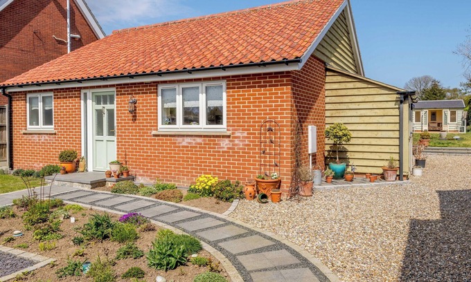 Great Yarmouth Cottage | Inviting Retreat with Oceanfront Views and Family Amenities