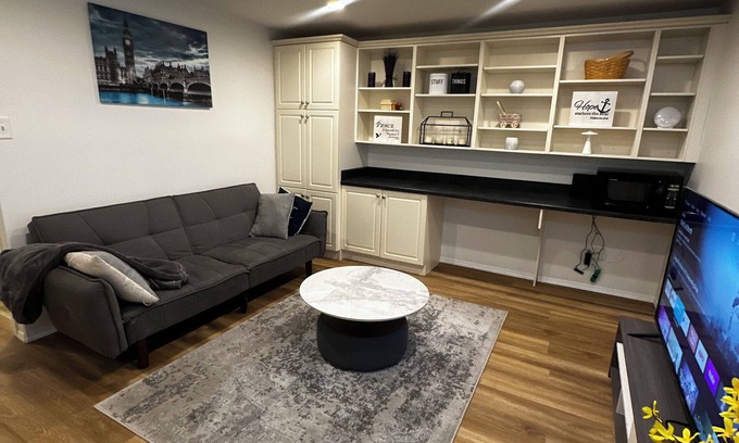 Regina Condo | A Beautiful, Inviting Space to Call Home in a very peaceful neighbourhood.