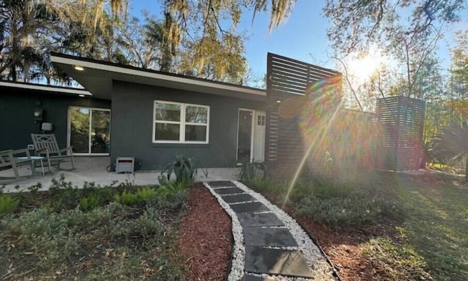Mount Dora House | Family-Friendly Lakeside Retreat with Pet Welcome