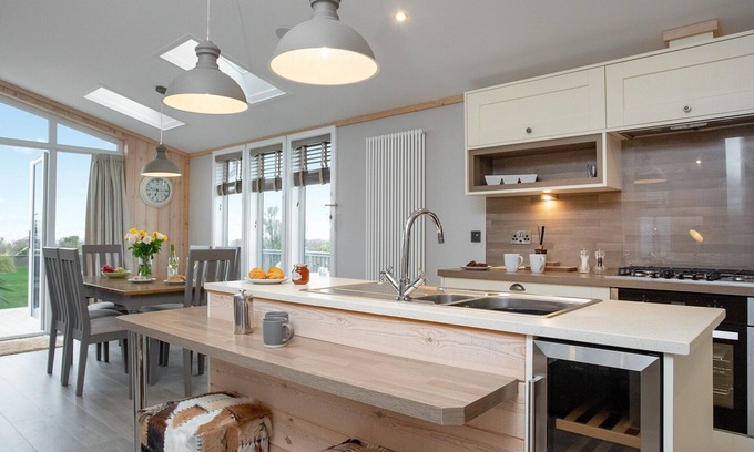 Truro Cottage | Tranquil Lodge in North Cornwall with Oceanfront Pool & Spa