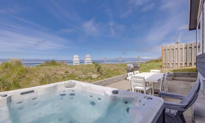 Rockaway Beach House | Oceanfront 3 Bedroom House with Spa & Pet-Friendly Amenities
