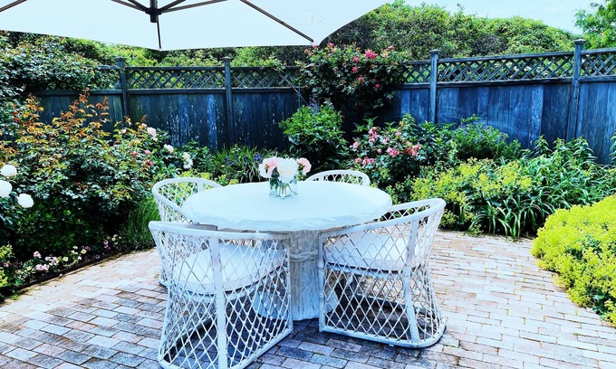 Siasconset House | Pet-Friendly Nantucket Summer Rental in Sconset Village