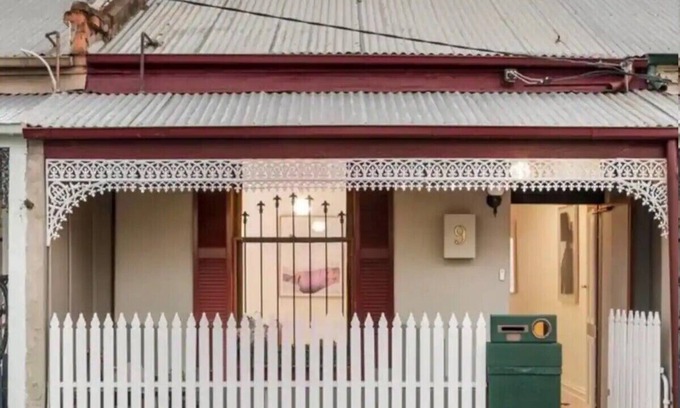 North Melbourne House | Delightful Terrace House with Spa, Parking & Courtyard