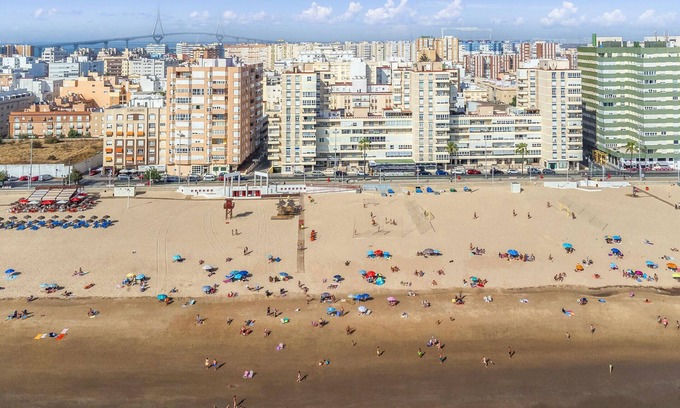 Cadiz Apartment | Relaxing Oceanfront Getaway: Your Dream Vacation Awaits
