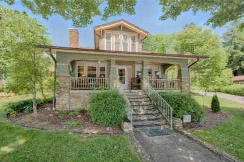 Lake Junaluska House | Scenic Retreat: Beautiful Views & Family-Friendly Amenities