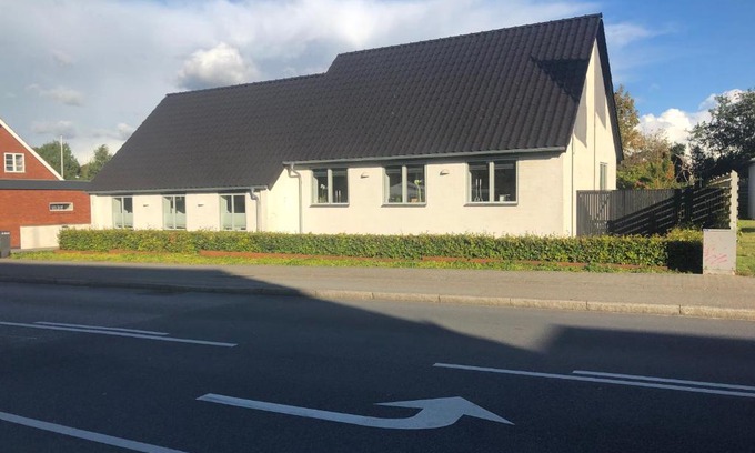 Esbjerg House | Pet-Friendly A-Bed with Breakfast & Family Amenities