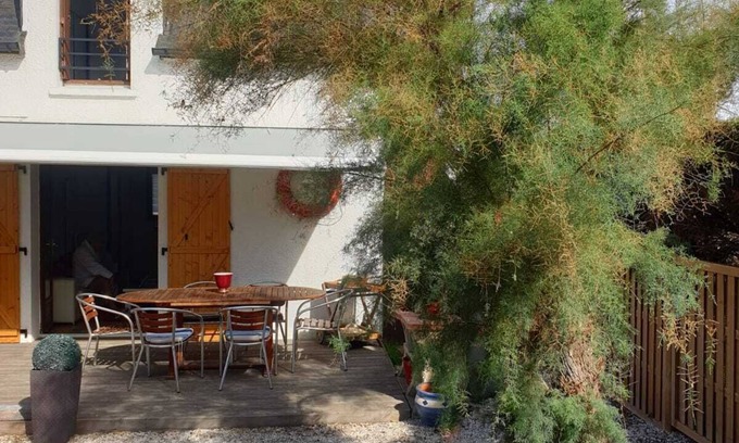 Batz-sur-Mer House | Discover a Coastal Retreat: A Blue House by the Sea