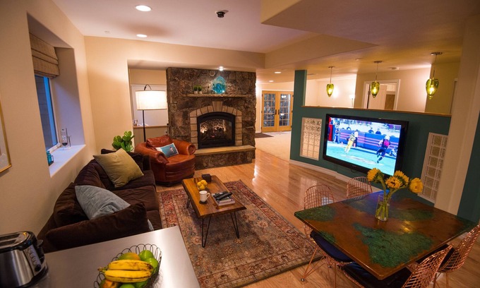 Palo Park Apartment | Scenic Boulder Abode: 10/10 Rated with Lake View Amenities