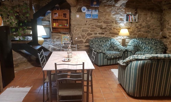 Castro Caldelas House | Discover A Brava: Guest Rated 9.6, Pet-Friendly Retreat