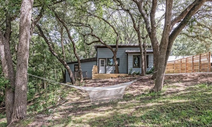 Waco Cabin | A Brazos River Retreat: Guest Rated 9.6/10 with Kitchen