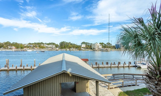 Carrabelle Condo | Riverside Retreat: Family-Friendly Condo with Pool & Views