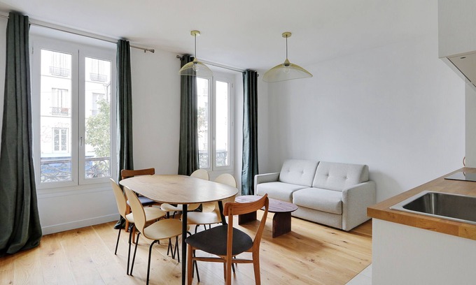 Charonne Apartment | Bright 2-BR Retreat in Nation - Charonne with Spa & Breakfast