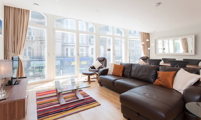 West End Apartment | Bright First Floor Apartment in Central Edinburgh - 9.8/10 Rated