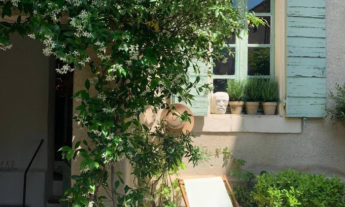 Lourmarin House | Cozy Provencal Cottage with Garden, Parking & Spa Amenities