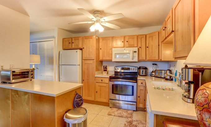 Queen Emmas Bluffs Condo | Relaxing Beach Retreat with Ocean Views and Pool Access