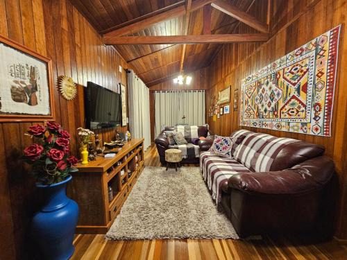Jardim do Embaixador House | Budget-Friendly A Cabana with Hot Tub & 9.8 Guest Rating