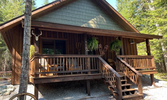 Columbia Falls Cabin | Serene Cabin by the Creek - Guest Rated 9.8 with Spa