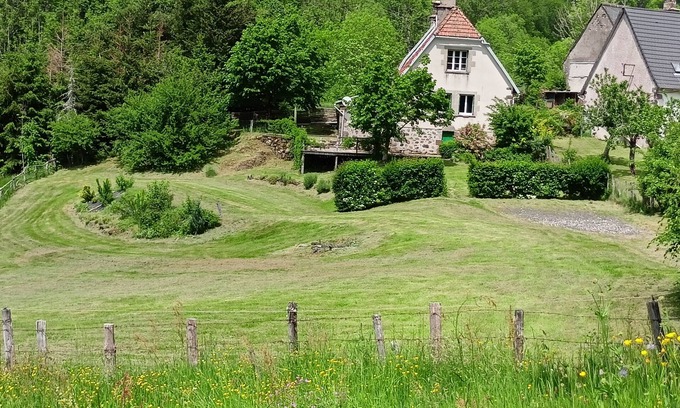 Saint-Projet-de-Salers Cottage | Serene Rural Retreat with Ocean View & Pet-Friendly Rooms