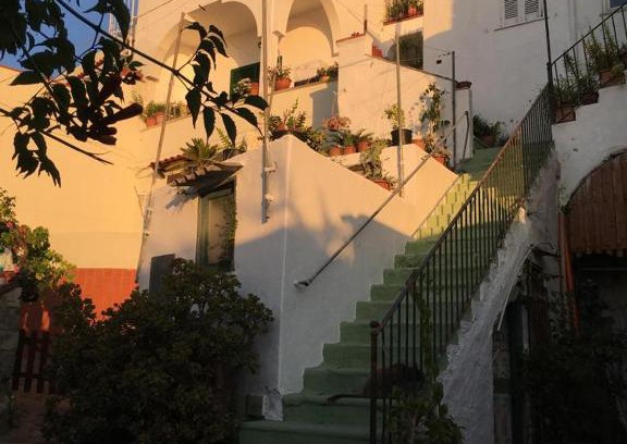 Succhivo Apartment | Pet-Friendly Retreat: A cas e Rosa with 9.7/10 Rating