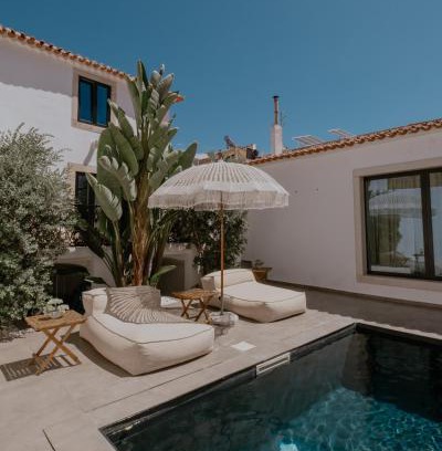 Santarem House | Cozy A Casa Brava: Oceanfront Bliss with Pool Access