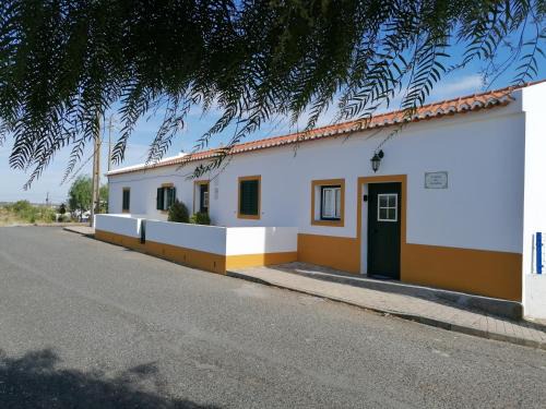 Mertola Apartment | Discover A Casa da Carolina II: Family-Friendly Retreat