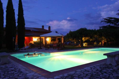 Tuscania Bed & Breakfast | Discover A Casa di Amici: Poolside Bliss with Ocean Views