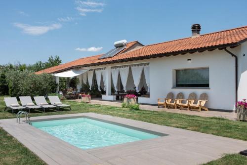 Puliciano House | Private Pool Getaway for 4 in Beautiful Rigutino, Tuscany