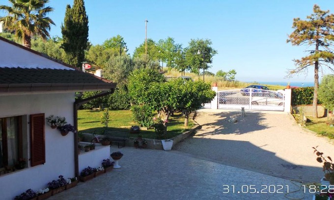 Tortoreto Bed & Breakfast | Cozy A Casa Di Nonna B&B: Pet & Child Friendly Retreat