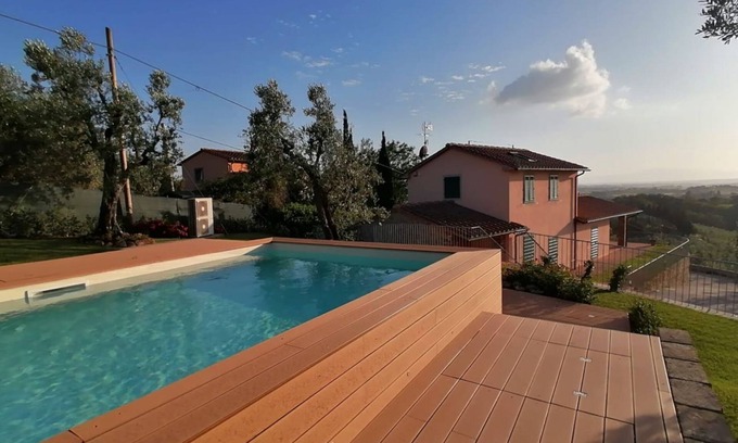 Vinci Villa | Experience A Casa di Patrizia: Panoramic Views & Pool Fun