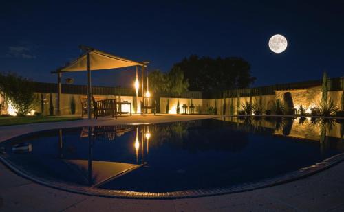 Sao Simao House | Oceanfront Comfort at A Casa Do Lago - Rated 10/10