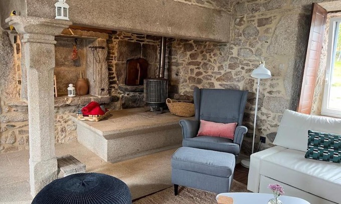 Campo Lameiro House | Unforgettable A Casa do Portal: Oceanfront & Pet Friendly