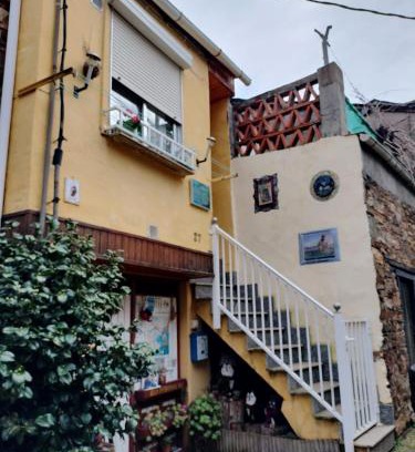 Carballeda de Valdeorras House | Experience A Casa do Teléfono: Pet & Child Friendly Retreat