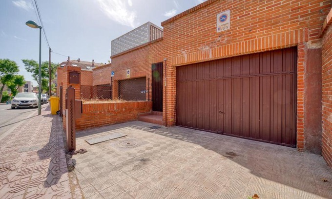 Pozuelo de Alarcon Ski Chalet | Casa Grande: Family-Friendly Retreat in the Heart of Madrid