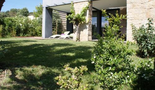 Porto Pollo Apartment | Experience A Casa Nèra: Oceanfront Retreat with 4 Stars