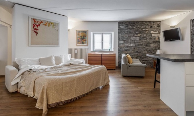 Como City Centre Apartment | Experience Comfort at Casa Nuccia Mansarda - Guest Rated 10/10