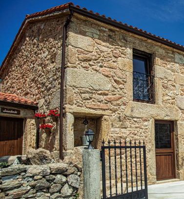 Camarinas House | Discover A casiña do Pozo: Pet-Friendly with Hot Tub Amenities