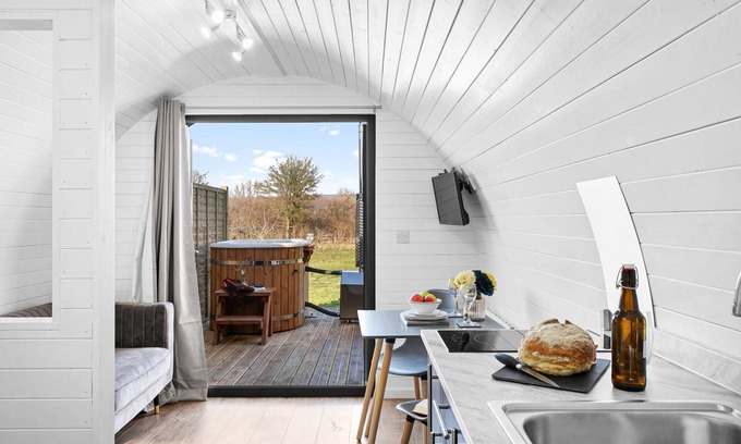 Wells Cabin | Cozy Chalet for Two with Spa and Hot Tub Access