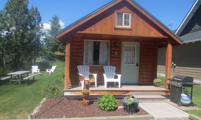 Columbia Falls Cabin | Cozy Cabin Near Glacier National Park with Spa Amenities