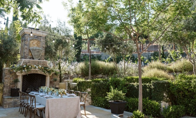 Danville House | Delightful Carriage Home on Private Estate - Guest Rated 10/10