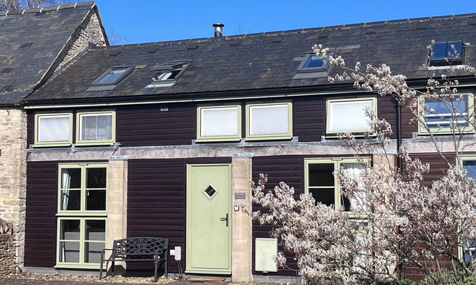 Cirencester Cottage | Serene Cottage Retreat at Lower Mill in The Cotswolds