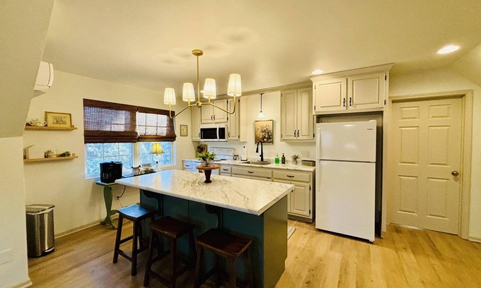 Hanceville Cottage | Beautifully Renovated Cottage in Serene Hanceville, AL
