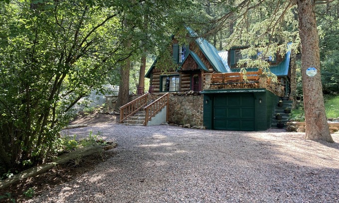 Colorado Springs Cabin | Historic Log Cabin with Modern Amenities and Spa Retreat