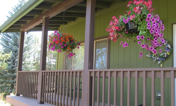 Mountain View House | Guest Rated 10/10: NE Bend Home in a Serene Setting