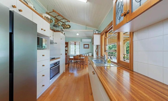 Kepnock House | Relax at A Queenslander with Pool, Spa & High Ratings
