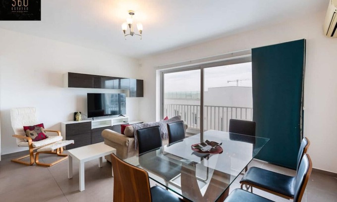 St. Julian's Apartment | Cozy 2BR Home in St Julians with WIFI & Breakfast Included