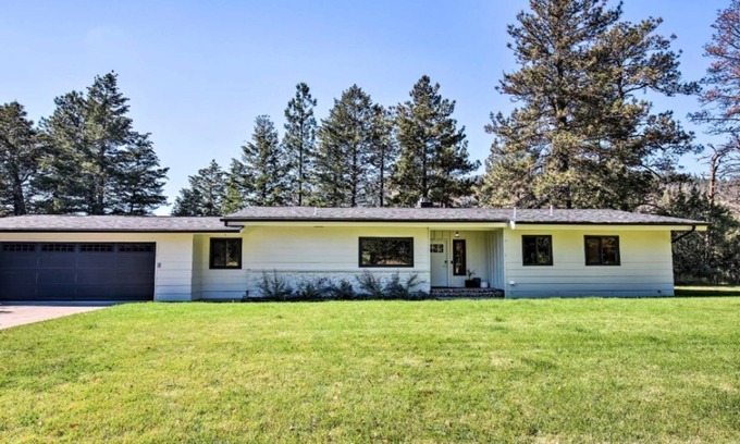 Missoula House | A charming riverfront 3-bedroom house bordering the Clark Fork River.