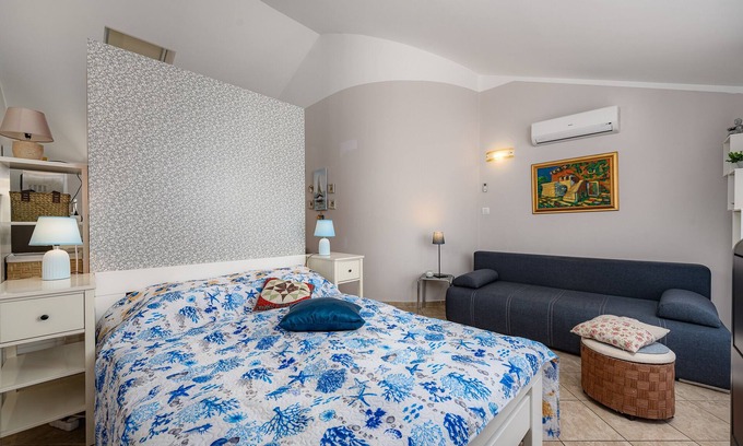 Monterol Apartment | Cozy Beachside Studio with Pet-Friendly Amenities